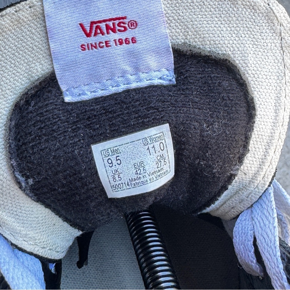 Vans Sk8-Hi - black/white skate shoes
(M 9.5 / W 11) - Picture 8 of 8